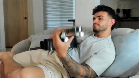 ricardogonzalez666 online show from February 22, 8:21 pm