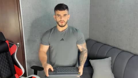 ricardogonzalez666 online show from January 20, 11:54 pm