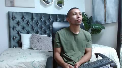 richar_voller online show from March 8, 11:11 am