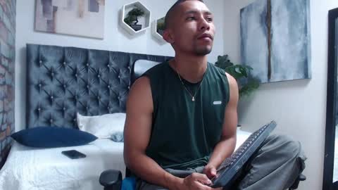 richar_voller online show from April 22, 11:37 am