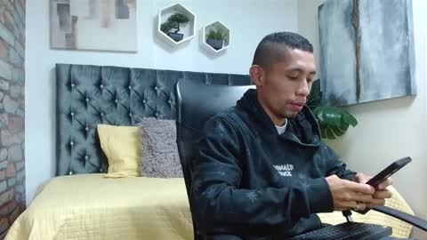 richar_voller online show from February 10, 11:15 am