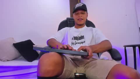 Snapshot of ricky_owens1 chatting on February 19, 9:14 pm Ricky online show from February 19, 9:14 pm