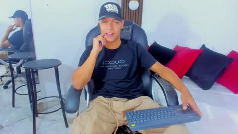 Snapshot of ricky_owens1 chatting on February 17, 7:42 pm Ricky online show from February 17, 7:42 pm