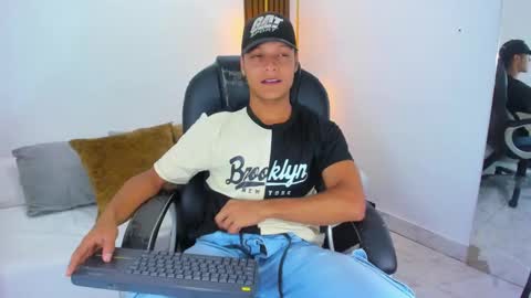 Snapshot of ricky_owens1 chatting on February 24, 7:52 pm Ricky online show from February 24, 7:52 pm