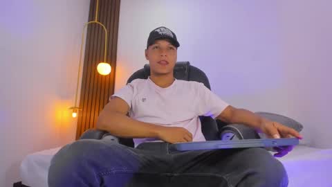 Snapshot of ricky_owens1 chatting on February 4, 9:52 pm Ricky online show from February 4, 9:52 pm