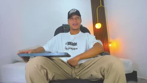 Snapshot of ricky_owens1 chatting on February 25, 7:03 pm Ricky online show from February 25, 7:03 pm