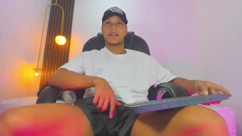 Snapshot of ricky_owens1 chatting on February 10, 9:36 pm Ricky online show from February 10, 9:36 pm