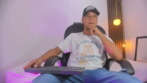 Snapshot of ricky_owens1 chatting on December 19, 9:17 pm Ricky online show from December 19, 9:17 pm