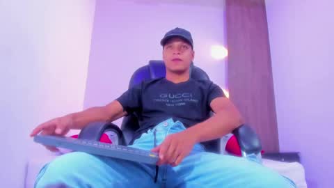 Snapshot of ricky_owens1 chatting on February 8, 9:57 pm Ricky online show from February 8, 9:57 pm