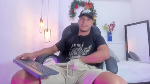 Snapshot of ricky_owens1 chatting on December 20, 9:06 pm Ricky online show from December 20, 9:06 pm