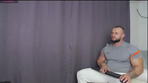 Snapshot of rickymiami1 chatting on September 28, 7:01 pm rickymiami1 online show from September 28, 7:01 pm
