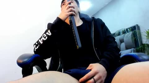 Roan Birkin online show from February 1, 8:18 pm