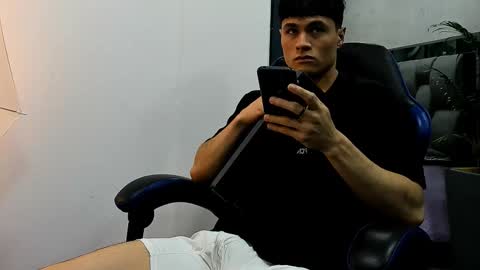Snapshot of roan_birkin chatting on September 29, 8:48 pm Roan Birkin online show from September 29, 8:48 pm