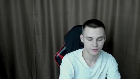 Snapshot of robert10211 chatting on December 11, 9:44 pm robert10211 online show from December 11, 9:44 pm