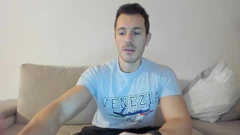 Snapshot of roberto4ever chatting on February 17, 5:47 am roberto4ever online show from February 17, 5:47 am