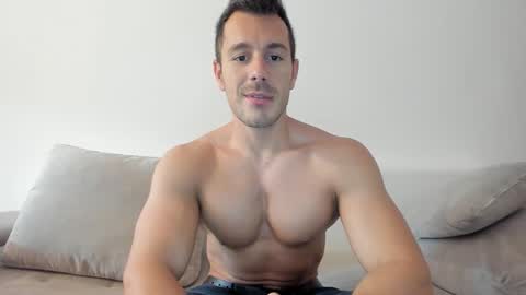 Snapshot of roberto4ever chatting on October 16, 8:55 am roberto4ever online show from October 16, 8:55 am