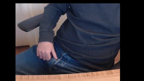 robidan6923 online show from February 19, 2:44 pm