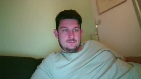 Robin online show from April 6, 9:04 pm