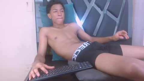 Snapshot of rocco_grey chatting on October 16, 11:13 pm ROCCO online show from October 16, 11:13 pm