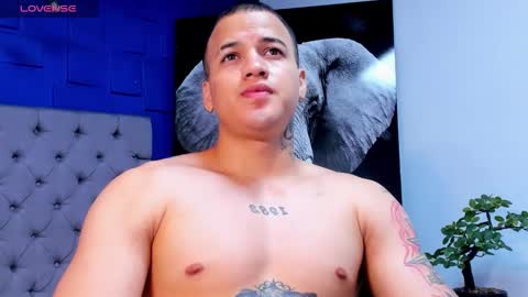 Snapshot of rocco_santos chatting on September 12, 7:30 am rocco_santos online show from September 12, 7:30 am