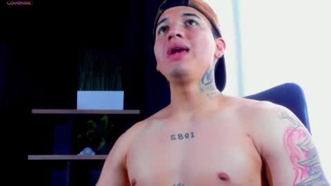 rocco_santos online show from April 24, 7:05 pm