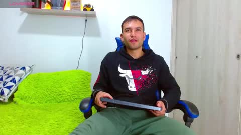 Snapshot of rolos_hot32 chatting on September 22, 11:26 pm rolos_hot32 online show from September 22, 11:26 pm