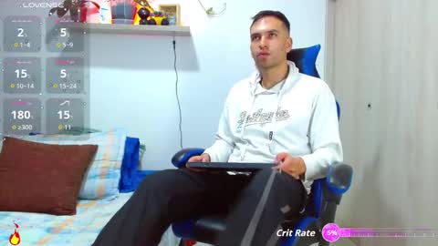 Snapshot of rolos_hot32 chatting on October 16, 1:02 am rolos_hot32 online show from October 16, 1:02 am