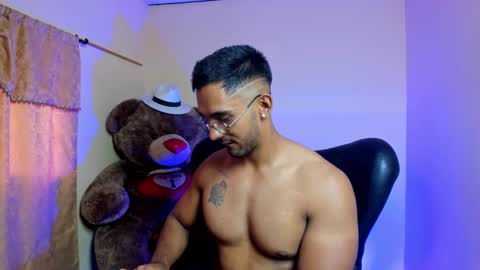 Snapshot of romanpearce_ chatting on January 27, 5:15 pm Roman online show from January 27, 5:15 pm