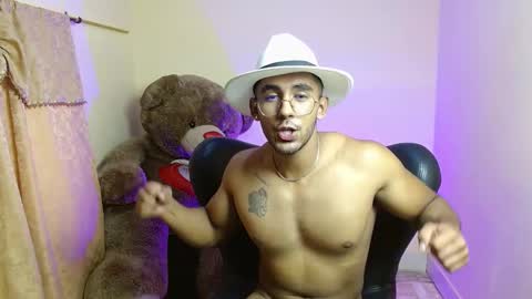 Snapshot of romanpearce_ chatting on January 21, 9:36 pm Roman online show from January 21, 9:36 pm