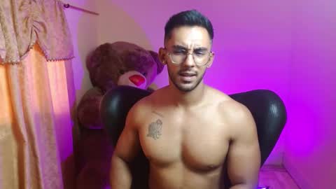 Snapshot of romanpearce_ chatting on January 18, 9:13 pm Roman online show from January 18, 9:13 pm