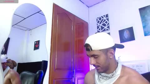 Snapshot of romanpearce_ chatting on September 16, 6:42 pm Roman online show from September 16, 6:42 pm