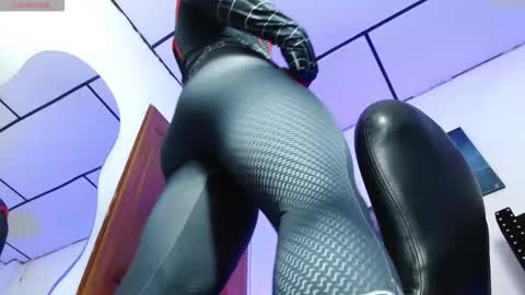 Snapshot of romanpearce_ chatting on September 19, 6:41 pm Roman online show from September 19, 6:41 pm