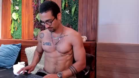 Snapshot of romeocolin_ chatting on January 19, 5:37 am R O M E O online show from January 19, 5:37 am