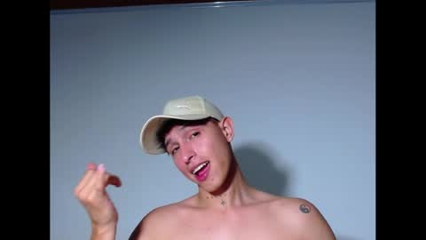 rowanboy23 online show from July 14, 1:18 am