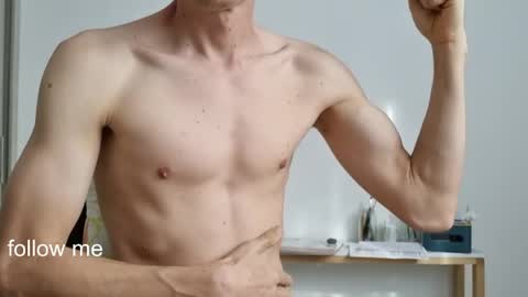 Roy online show from April 22, 1:56 am