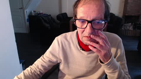 Snapshot of rubbertapper chatting on December 2, 1:22 pm rubbertapper online show from December 2, 1:22 pm