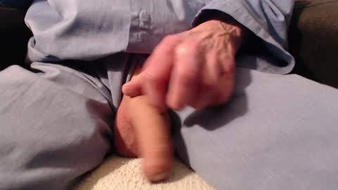 Snapshot of rubbertapper chatting on December 10, 10:38 pm rubbertapper online show from December 10, 10:38 pm