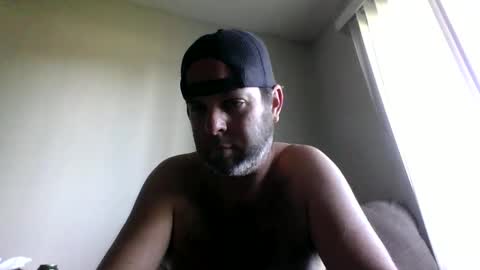 Snapshot of rubbingoneout714 chatting on December 20, 9:17 pm rubbingoneout714 online show from December 20, 9:17 pm