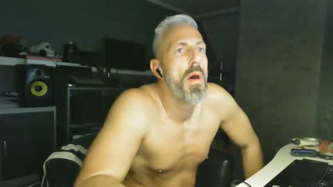 Chico que rico Caliente online show from January 19, 11:01 am