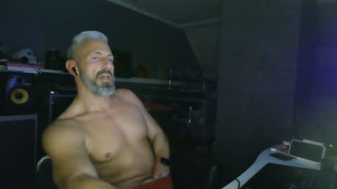 Chico que rico Caliente online show from February 4, 1:34 am