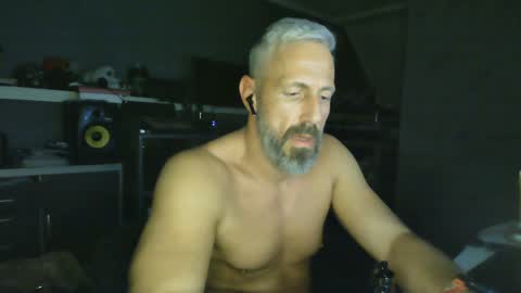 Chico que rico Caliente online show from January 15, 2:13 pm