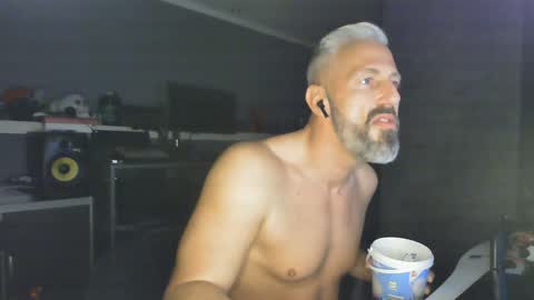 Chico que rico Caliente online show from January 17, 2:50 am