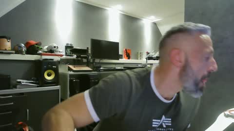 Chico que rico Caliente online show from January 24, 12:20 pm