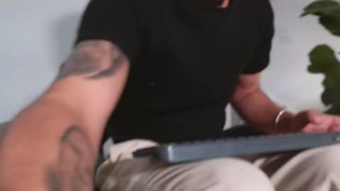  R U S S E L L  online show from January 14, 11:04 am