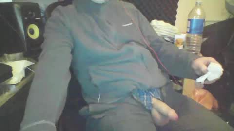 Snapshot of ruwatching_me chatting on February 1, 9:32 am ruwatching_me online show from February 1, 9:32 am
