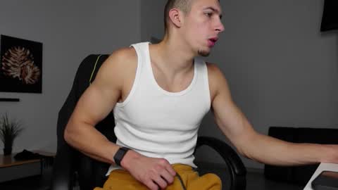 RYAN DOZER online show from October 25, 7:54 am