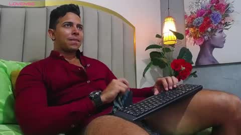 Snapshot of ryan_nesson chatting on October 1, 5:39 pm Ryan online show from October 1, 5:39 pm