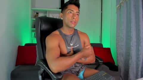 ryanboy30 online show from December 6, 3:33 pm