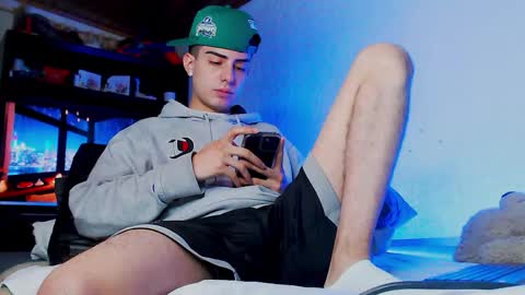 Ryannhill  online show from April 27, 10:01 am