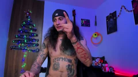 Snapshot of ryuk_it chatting on December 9, 3:56 pm leopmonk help me reach 100 thumbs up online show from December 9, 3:56 pm